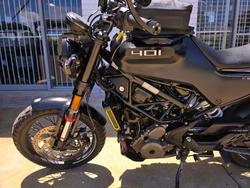 2022 HUSQVARNA SVARTPILEN 401 Black