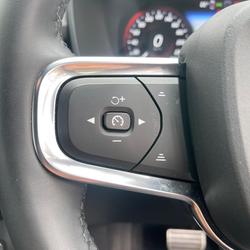 2021 Volvo XC40 T5 R-Design