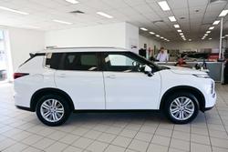 2024 Mitsubishi Outlander LS