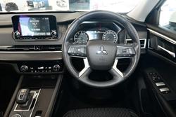 2024 Mitsubishi Outlander ES