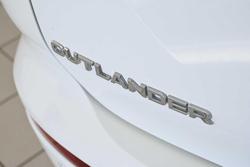 2024 Mitsubishi Outlander ES