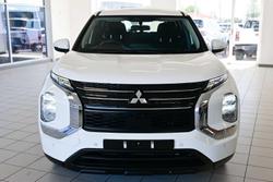 2024 Mitsubishi Outlander ES