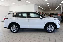 2024 Mitsubishi Outlander ES