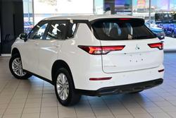 2024 Mitsubishi Outlander ES