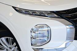 2024 Mitsubishi Outlander ES