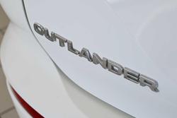 2024 Mitsubishi Outlander ES