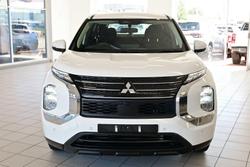 2024 Mitsubishi Outlander ES