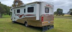 2009 Winnebago Longreach