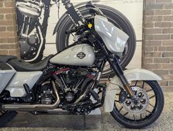 2020 Harley-Davidson CVO Street Glide 117 (FLHXSE) Touring