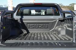 2025 Isuzu D-MAX BLADE