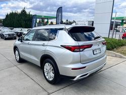 2024 Mitsubishi Outlander LS