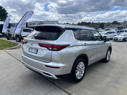 2024 Mitsubishi Outlander LS