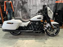 Harley-Davidson FLHX Street Glide (117)