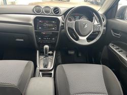 2023 Suzuki Vitara (No Badge)