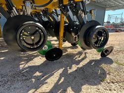 0 SERAFIN ULTISOW STPL 8M FOLDING LINKAGE BAR SINGLE DISC SEEDER NEW YELLOW