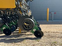 0 SERAFIN ULTISOW STPL 8M FOLDING LINKAGE BAR SINGLE DISC SEEDER NEW YELLOW