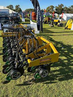 0 SERAFIN ULTISOW STPL 8M FOLDING LINKAGE BAR SINGLE DISC SEEDER NEW YELLOW