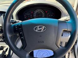 2017 HYUNDAI iLOAD 3S LIFTBACK