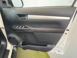 2022 Toyota Hilux SR5