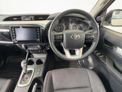2022 Toyota Hilux SR5