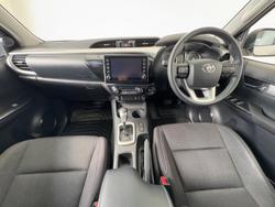 2022 Toyota Hilux SR5
