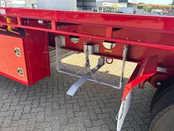 2025 CIMC 45' / 13.7M Flat Top B Trailer, In Brisbane Red