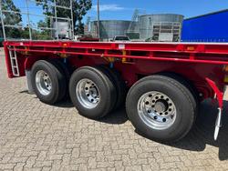 2025 CIMC 45' / 13.7M Flat Top B Trailer, In Brisbane Red
