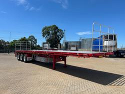 2025 CIMC 45' / 13.7M Flat Top B Trailer, In Brisbane Red