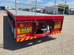2025 CIMC 45' / 13.7M Flat Top B Trailer, In Brisbane Red