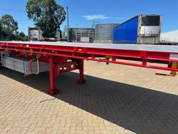 2025 CIMC 45' / 13.7M Flat Top B Trailer, In Brisbane Red