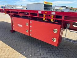 2025 CIMC 45' / 13.7M Flat Top B Trailer, In Brisbane Red