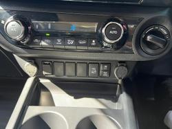 2020 Toyota Hilux SR5