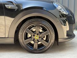 2022 MINI Hatch Cooper SE MINI Yours F56 LCI-2 Midnight Black II