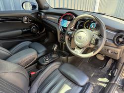 2022 MINI Hatch Cooper SE MINI Yours F56 LCI-2 Midnight Black II