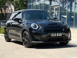 2022 MINI Hatch Cooper SE MINI Yours F56 LCI-2 Midnight Black II