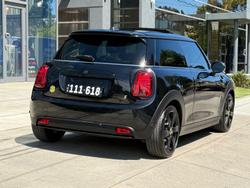 2022 MINI Hatch Cooper SE MINI Yours F56 LCI-2 Midnight Black II