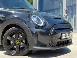 2022 MINI Hatch Cooper SE MINI Yours F56 LCI-2 Midnight Black II