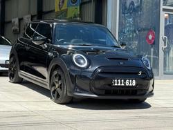 2022 MINI Hatch Cooper SE MINI Yours F56 LCI-2 Midnight Black II