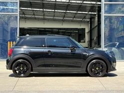 2022 MINI Hatch Cooper SE MINI Yours F56 LCI-2 Midnight Black II
