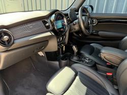 2022 MINI Hatch Cooper SE MINI Yours F56 LCI-2 Midnight Black II