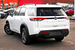 2024 Nissan Pathfinder ST-L