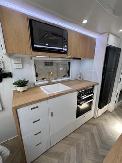 2025 Olympic Marathon 21' Family Van