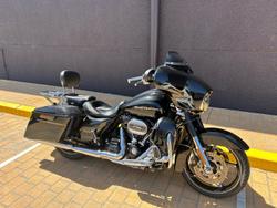2017 Harley-Davidson CVO Street Glide 114 (FLHXSE) Touring Black