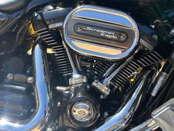 2017 Harley-Davidson CVO Street Glide 114 (FLHXSE) Touring Black