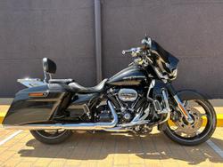 2017 Harley-Davidson CVO Street Glide 114 (FLHXSE) Touring Black