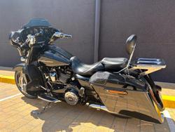 2017 Harley-Davidson CVO Street Glide 114 (FLHXSE) Touring Black
