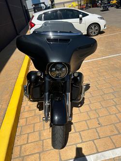 2017 Harley-Davidson CVO Street Glide 114 (FLHXSE) Touring Black
