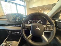 2022 Mitsubishi Outlander ES