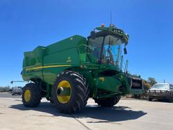 2017 John Deere S680 Combine & 640D Draper Front