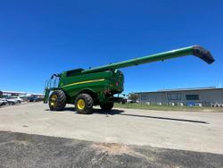 2017 John Deere S680 Combine & 640D Draper Front